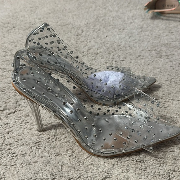 Brand New Clear heels with clear bow on front - Picture 2 of 6